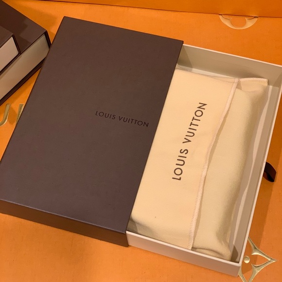 Louis Vuitton Monogram Compact Zip Bifold Wallet - Picture 16 of 16